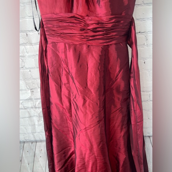 Beautifully Modest Red Sleeveless Formal Long Dress size 6 - Picture 8 of 15